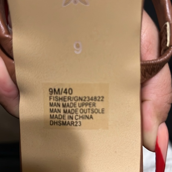 Heels - Picture 4 of 4